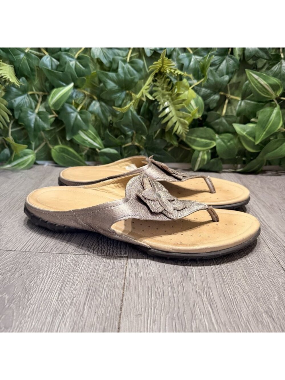 Ecco Sandals Womens 41 Flip Flop Thong   Metallic Leather Slip On Flower